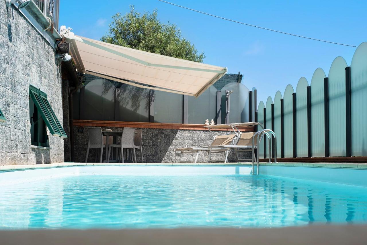 Casa Gocce Di Cristallo 瓦拉泽 外观 照片